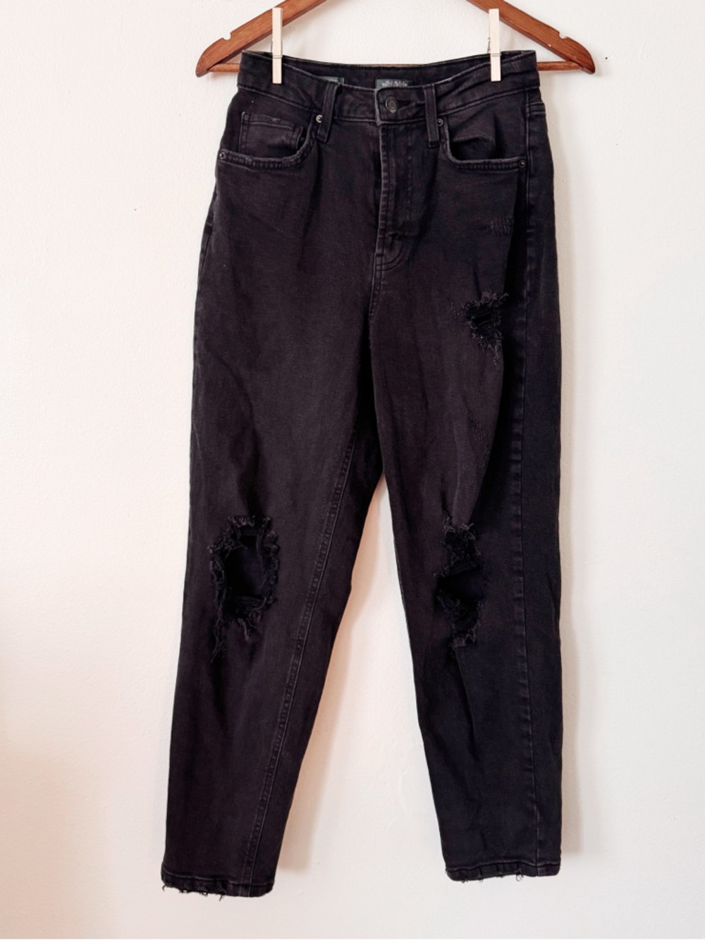 Wild fable super High-Rise tapered Black Distressed Women’s Jeans size 4